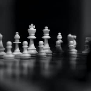 white and black chess pieces